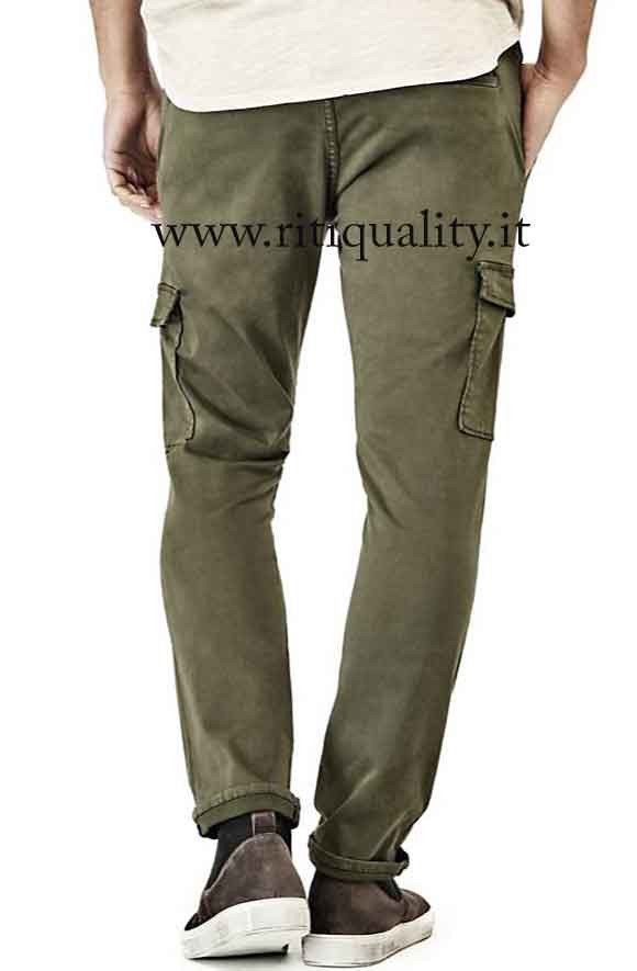 Pantalone Guess Uomo con tasconi verde militare M73A15W8S71