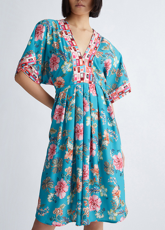 Liu Jo abito floreale in raso di viscosa, con manica a kimono per darti un tocco orientale particolare