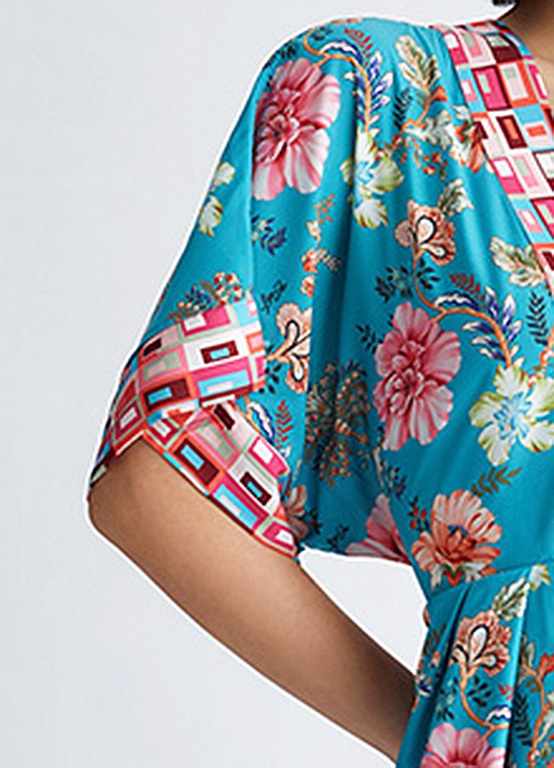 Liu Jo abito floreale in raso di viscosa, con manica a kimono per darti un tocco orientale particolare