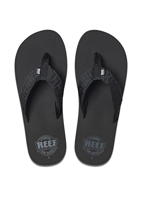 Reef Smoothy è un classico sandalo da spiaggia con cinturini intrecciate e supporto dell'arco plantare per un passo comodo e sicuro.
